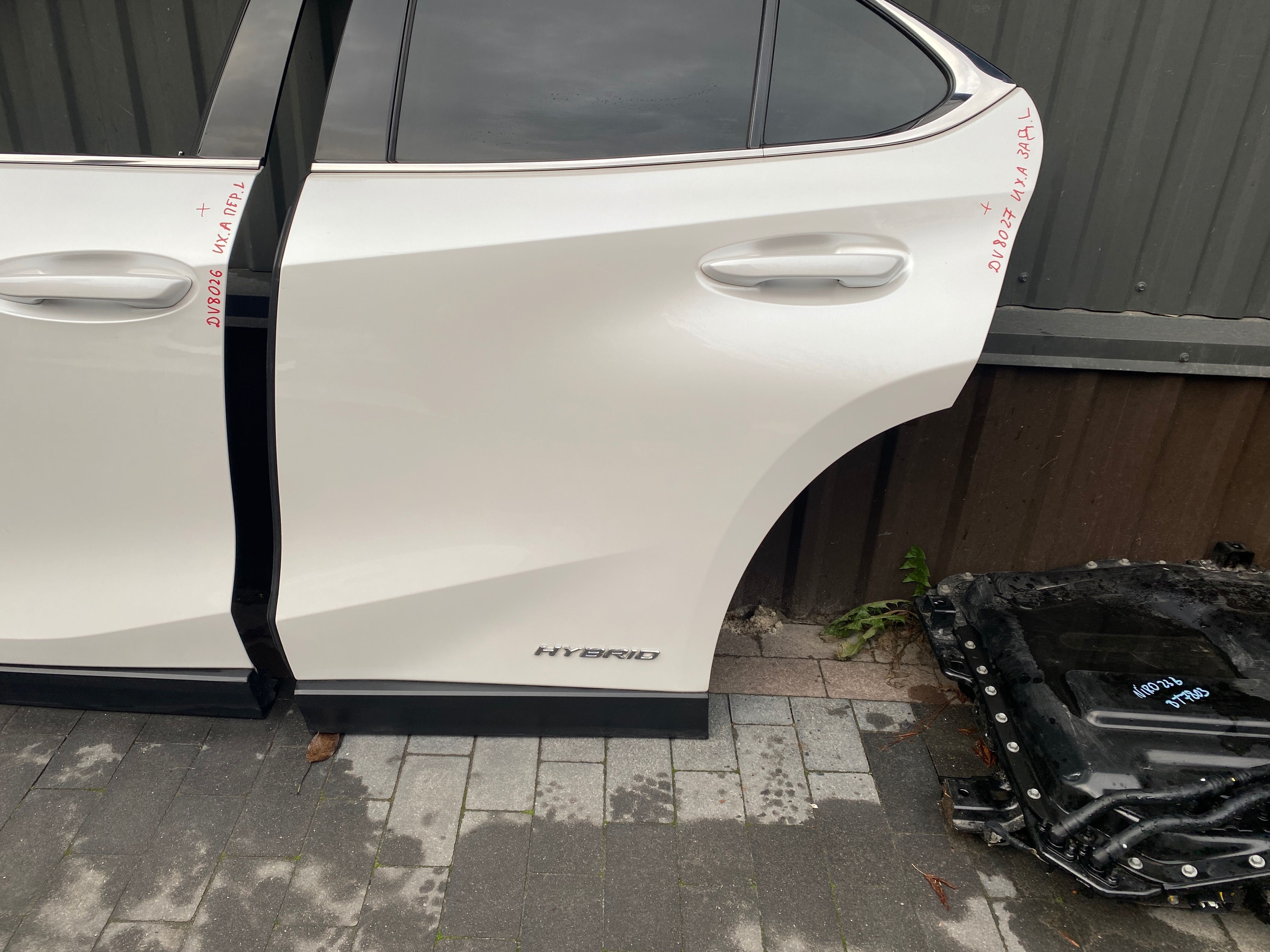 Lexus UX Двері передні Двері задні. Ціна договірна!