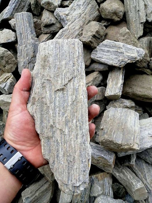 Kora kamienna gnejs pasiasty kamień naturalny szary grys głaz dostawa