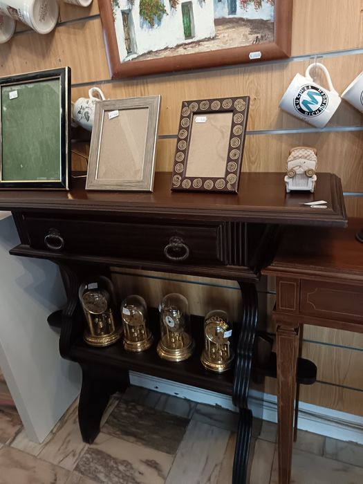 Móvel rustico de apoio