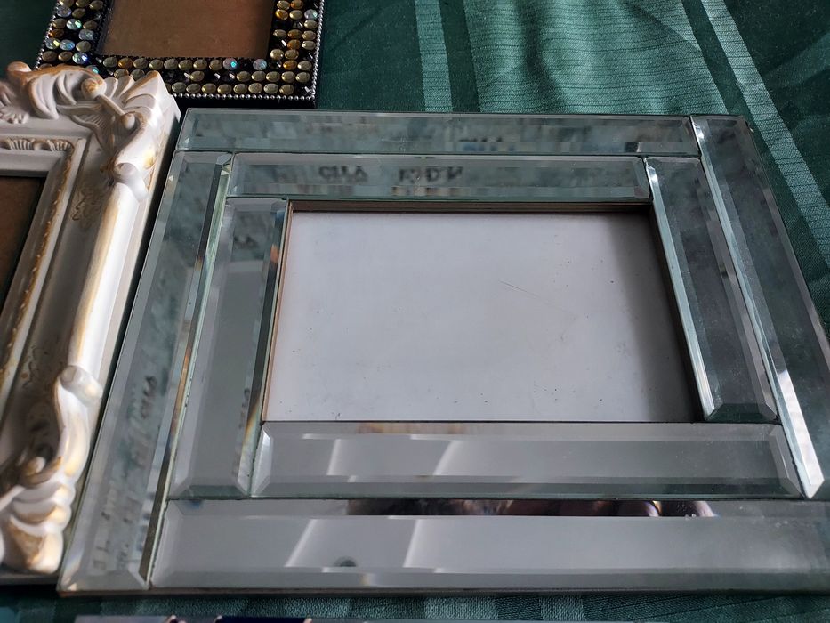 Фоторамки різні:вітражні,дзеркальна, з мозаїкою