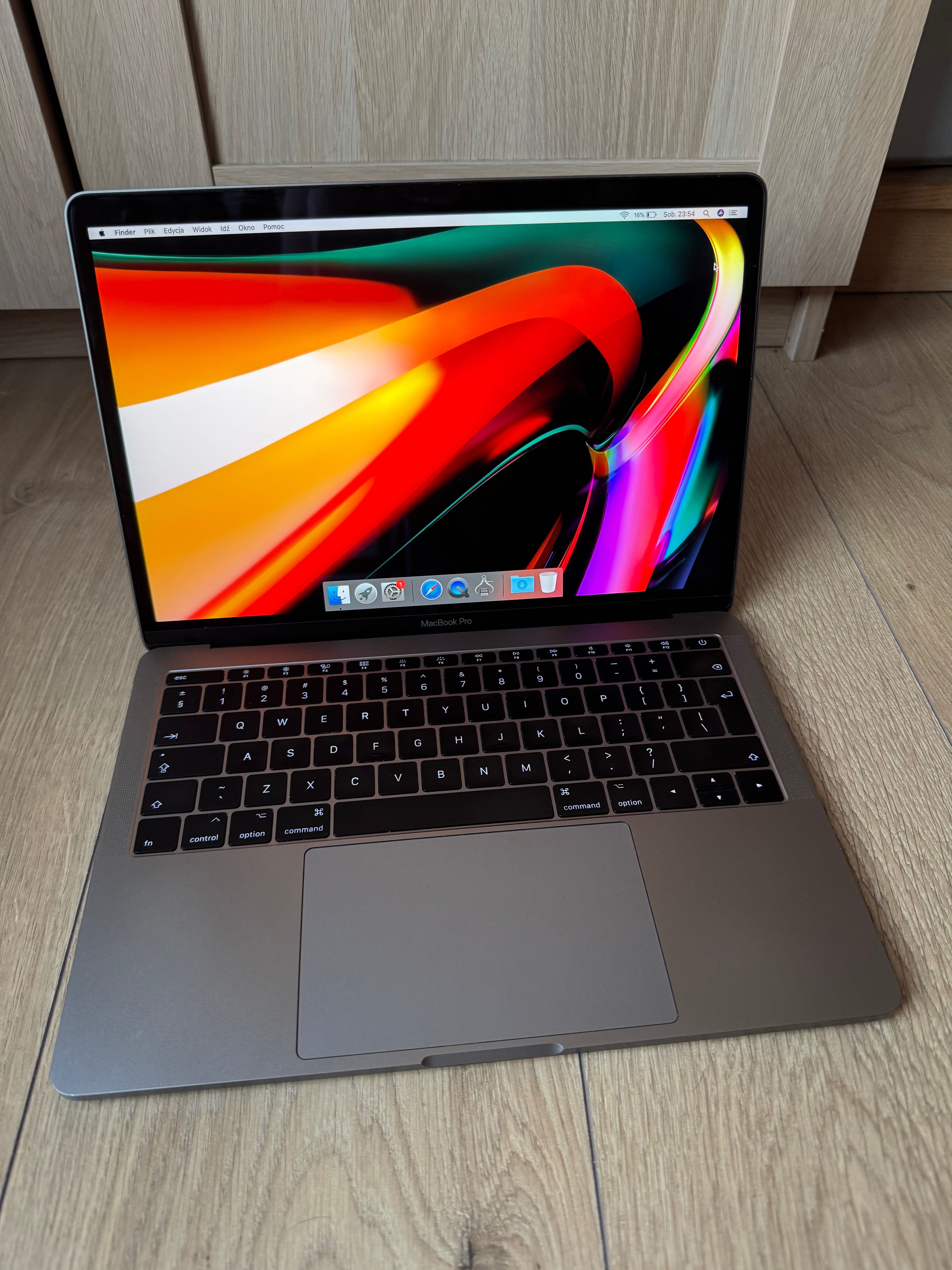 MacBook Pro 13,3” 8/256 GB w idealnym stanie! Bateria 230 cykli!