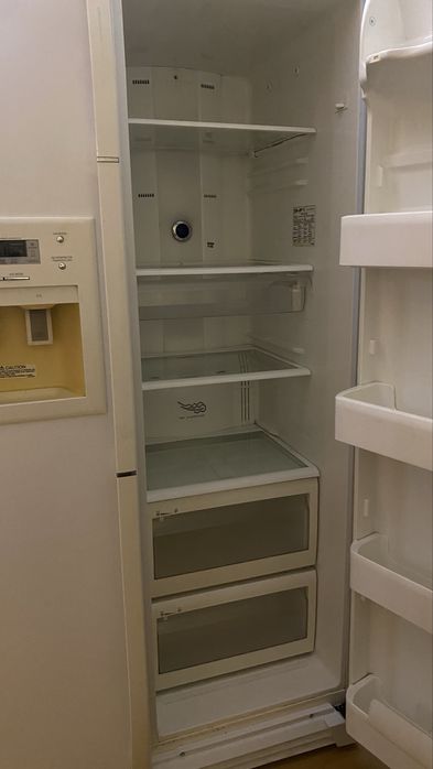 Продам холодильниу самсунг сайд бай сайд