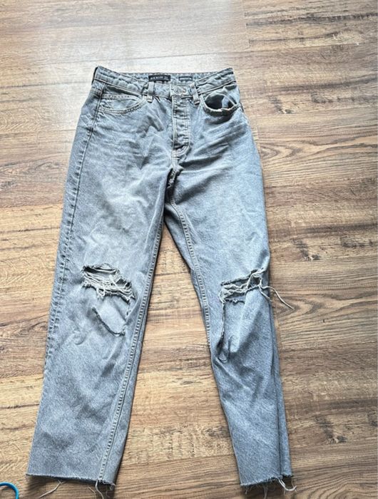 Jeansy z rozdarciami