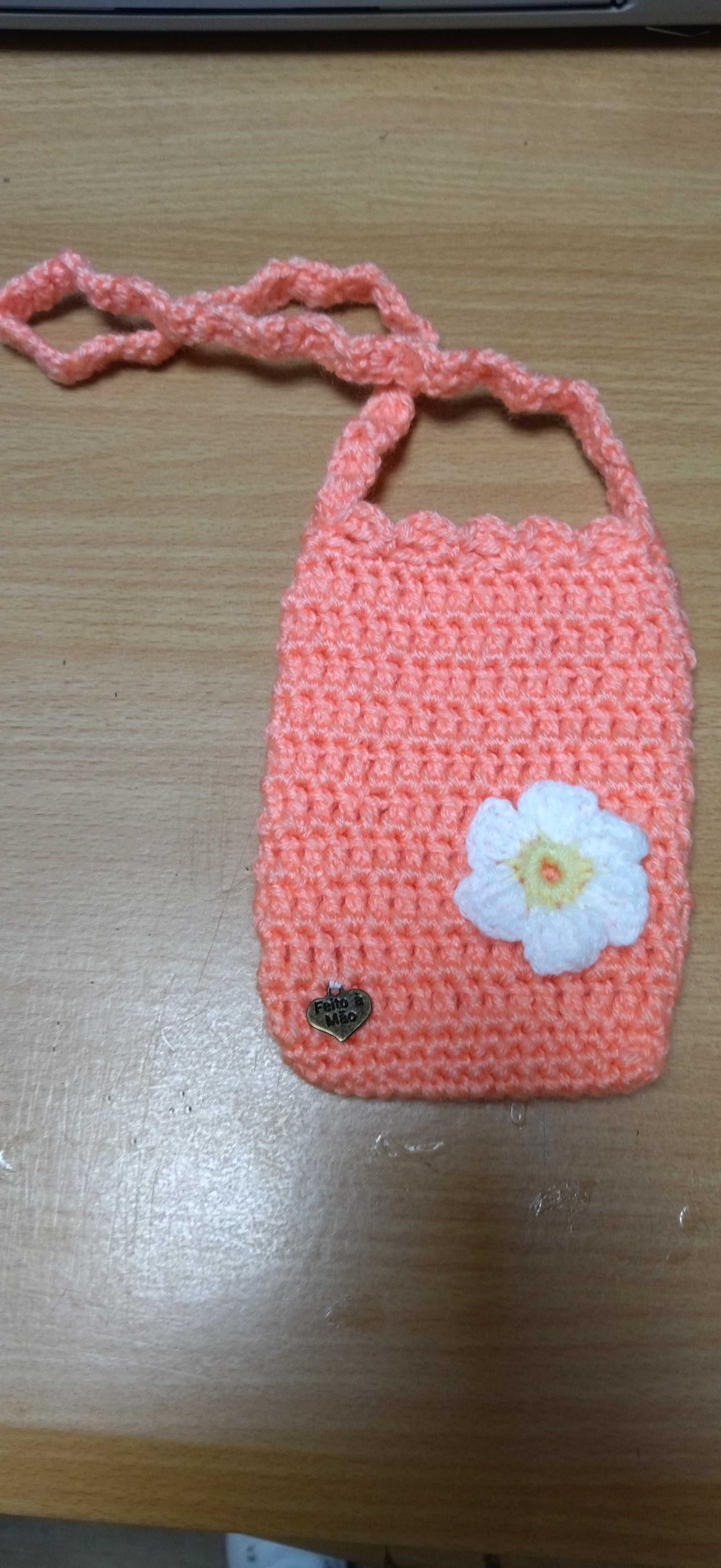 Bolsa para tm ou cartão da escola em crochet cor salmão com margarida