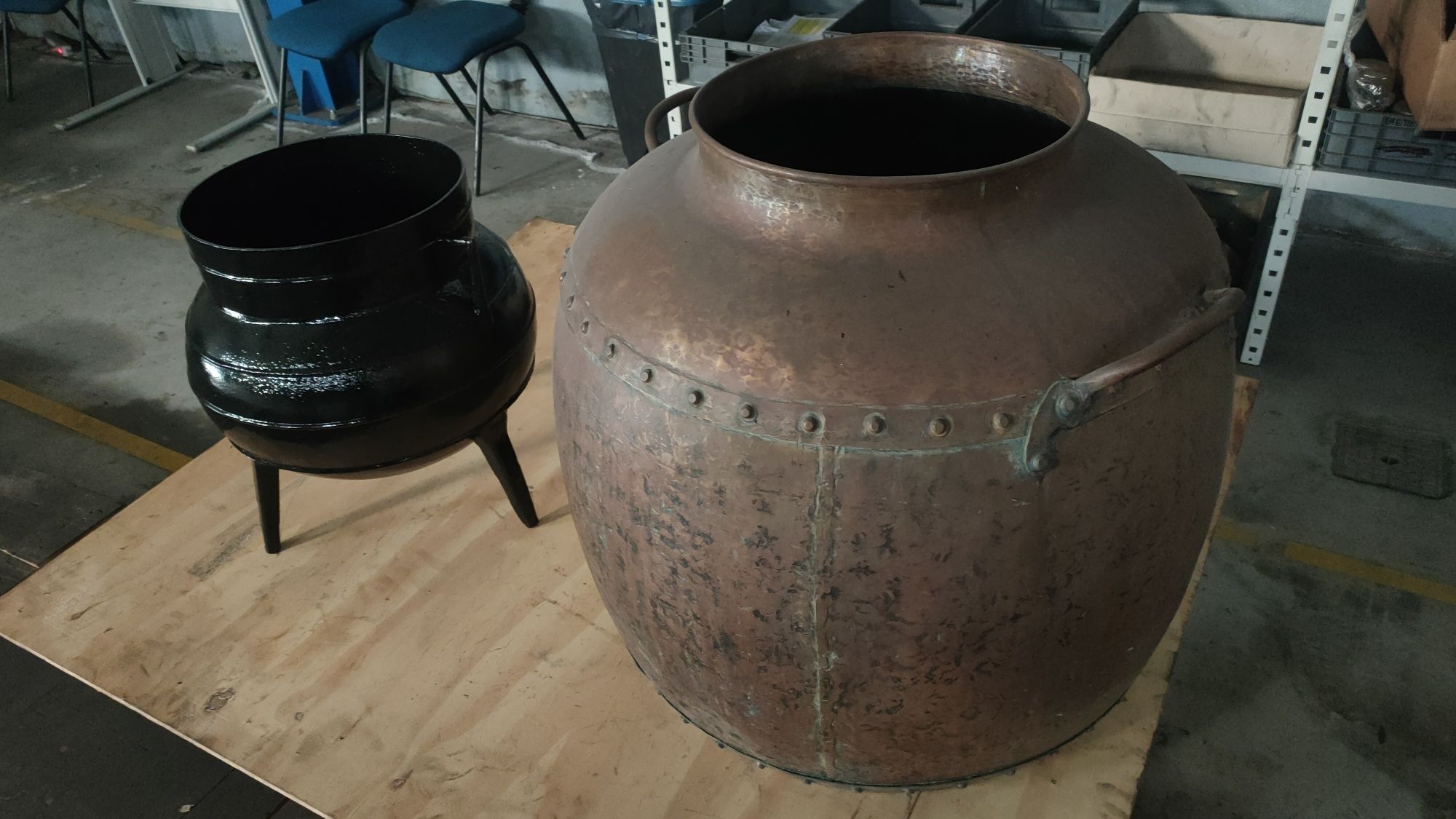 Panela em cobre de grandes dimensões  do século 19 e uma panela ferro