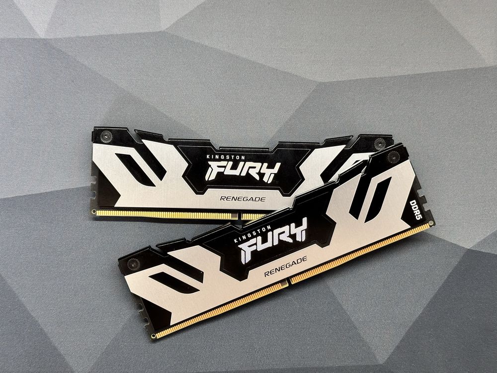 Продам комплект Kingston FURY 32 GB (2x16GB) DDR5 6000 MHz