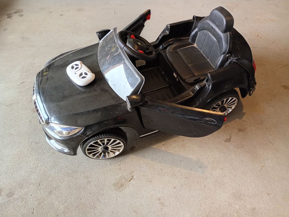 Samochód dla dziecka z pilotem