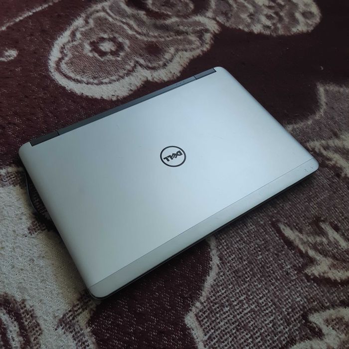 Dell Latitude E7240 8 GB RAM, Intel Core i5, 2,5 GHz, 119 GB SSD,WIN10