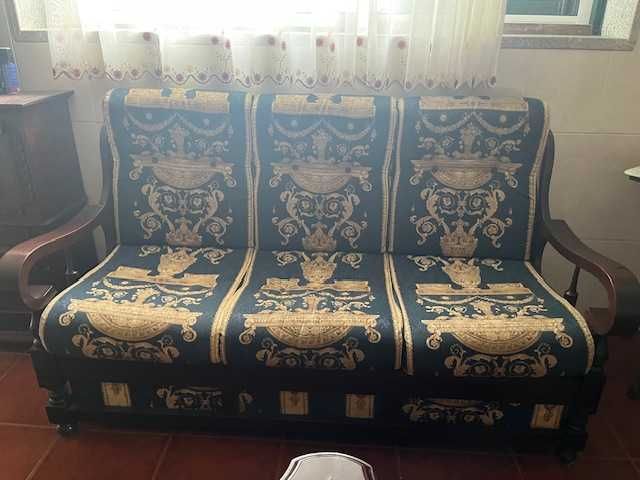Sofá de 3 lugares mais 2 poltronas