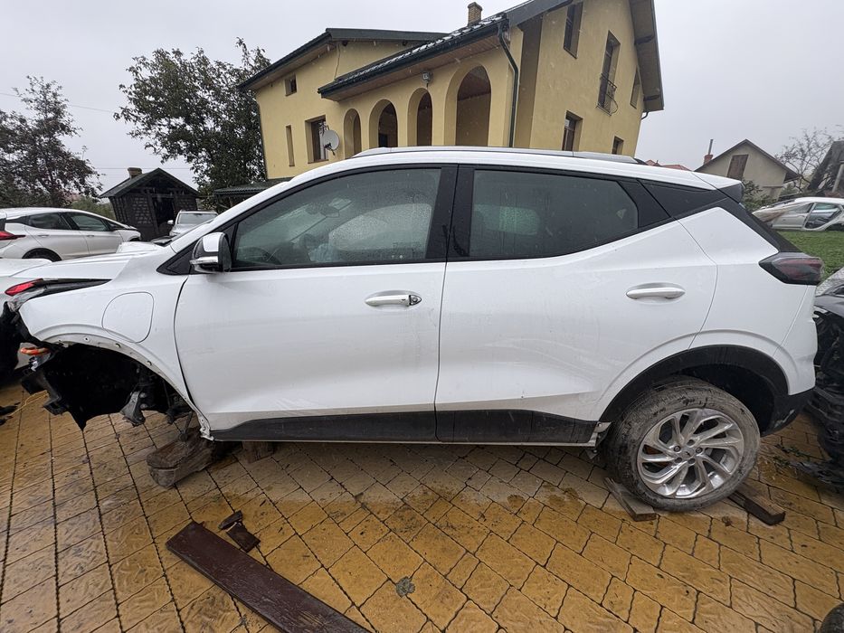 Двері  передні Chevrolet Bolt Euv 2023
