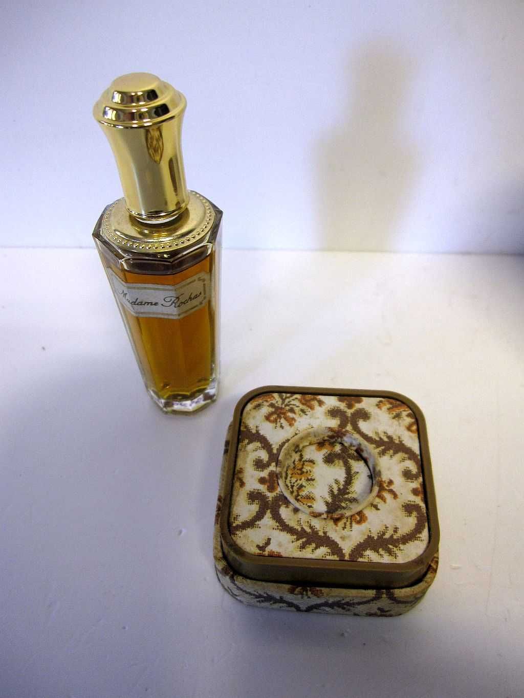 frasco de perfume francês vintage "Madame Rochas" com perfume