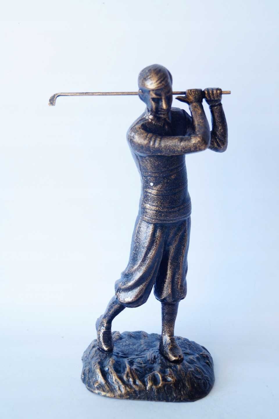 GRA W GOLFA figura żeliwna golfiarz
