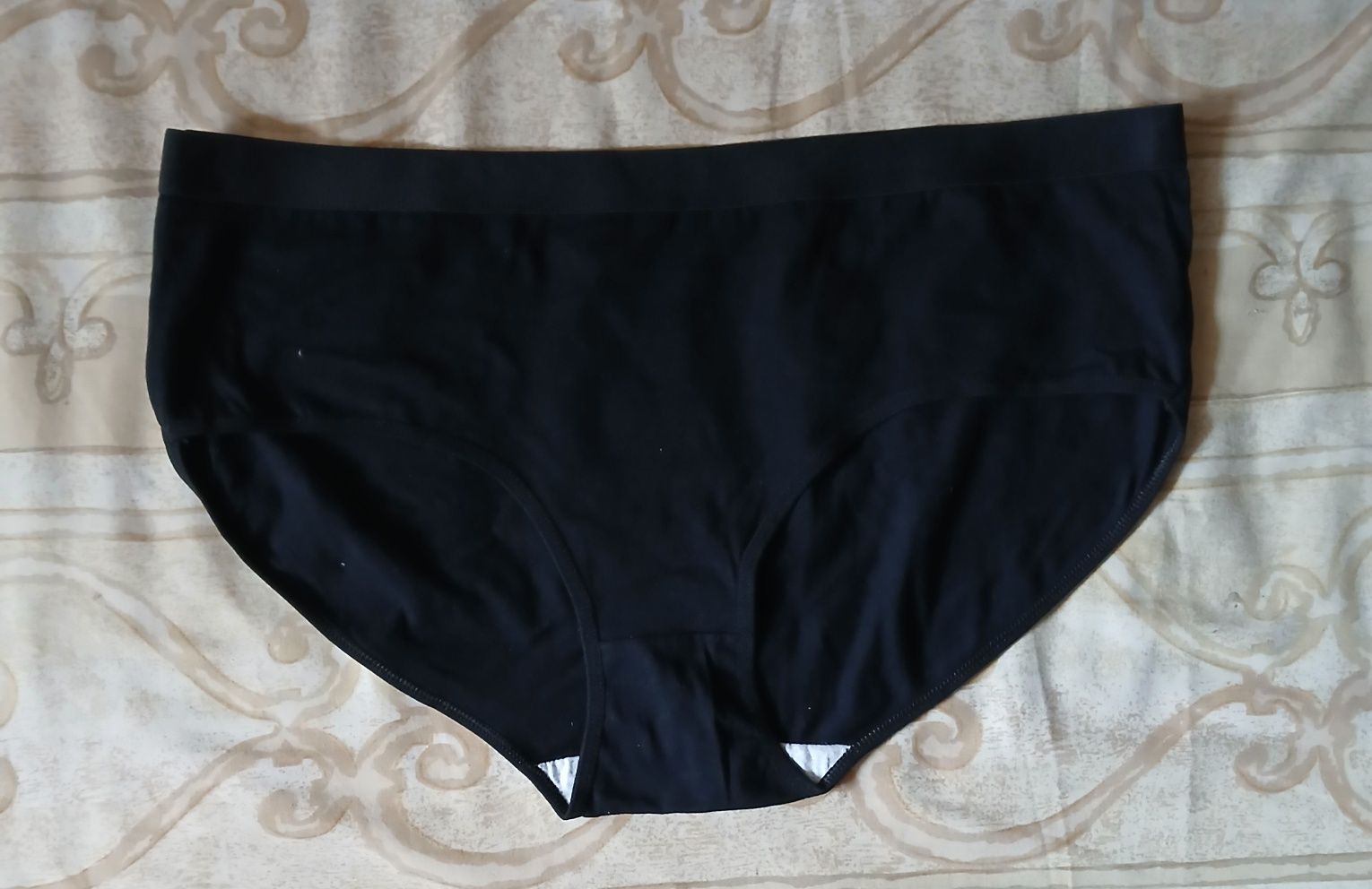 Продам женские трусы 58 размера