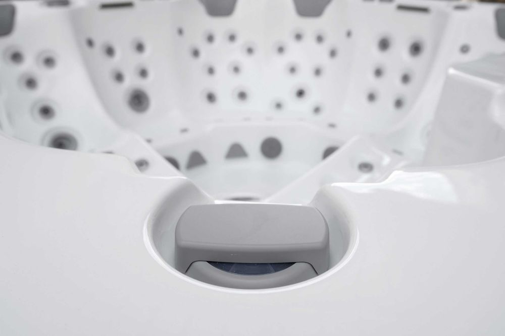 Jacuzzi FROST KÖLD ECO już w Polsce– pompa ciepła + 86 dysz