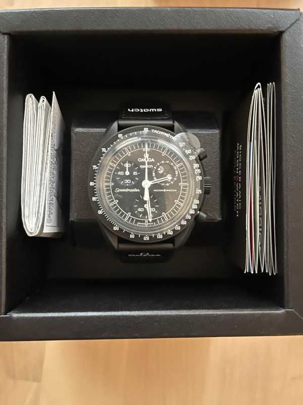 Omega x Swatch Snoopy SO33B700 Tatra Survival Edition