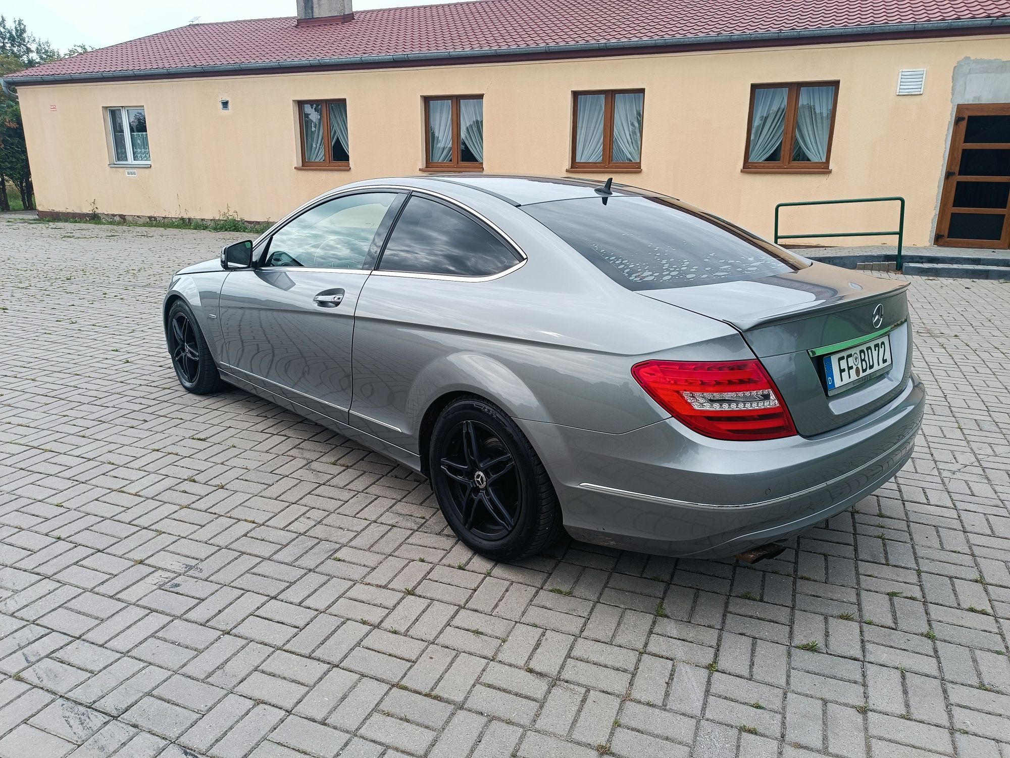 Sprzedam w204 coupe lift z Niemiec stan bardzo dobry.