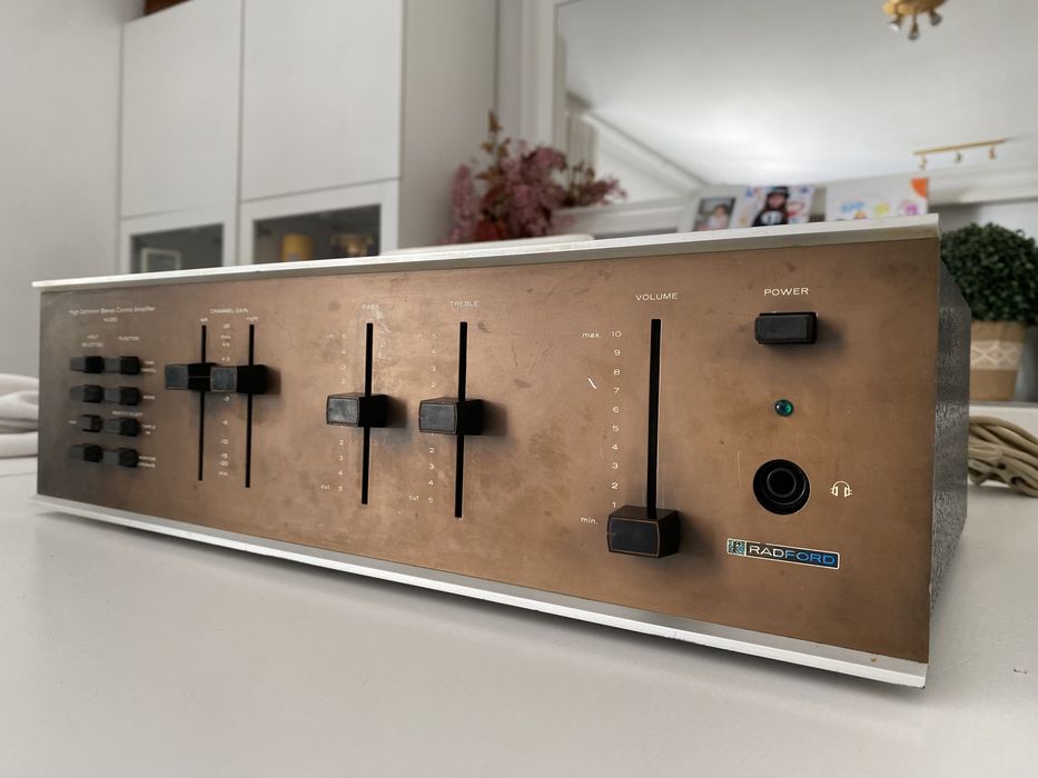 Amplificador  Radford HD-250