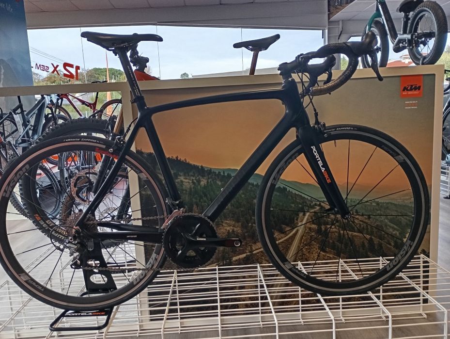 Bicicleta de estrada em carbono