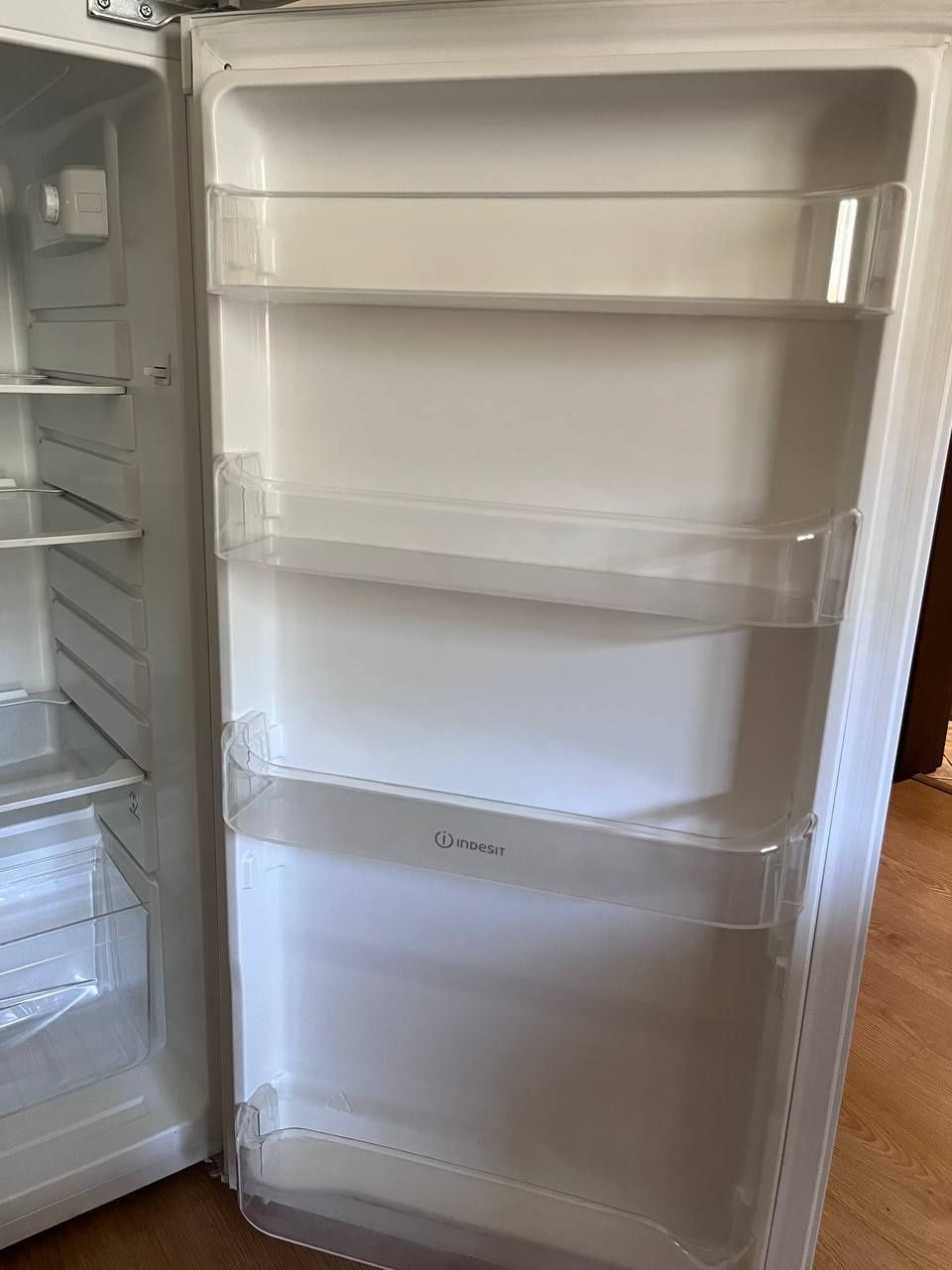 Lodówka Indesit RAA29