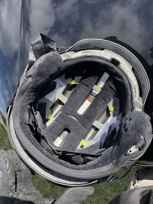 2 Шоломи  Giro/SMITH (лижні-бордичні)