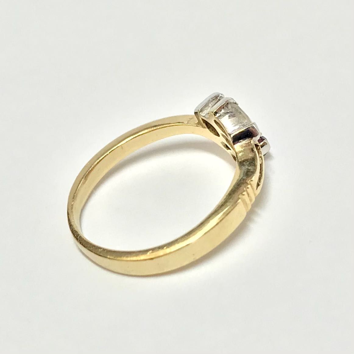 Złoty pierścionek 14K cudowne KAMIENIE z RUBINEM