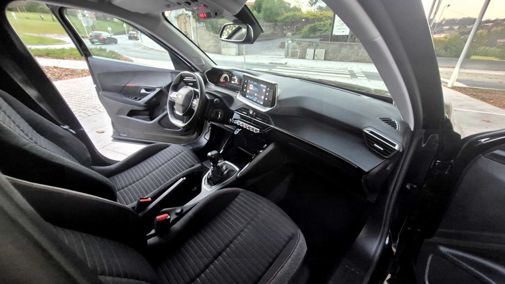 Peugeot 2008 1.5 BlueHDi – Elegância, conforto e economia num só carro