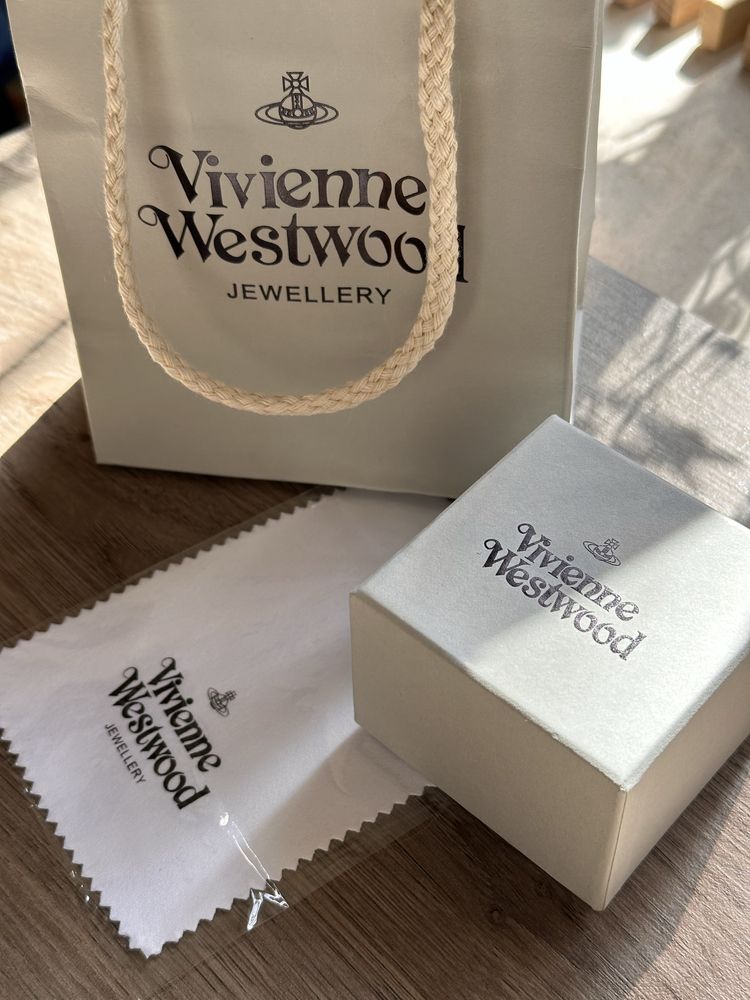 Vivienne Westwood підвіска