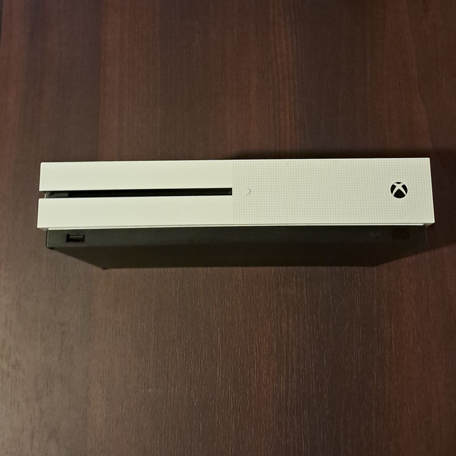 Xbox One S 1tb + Pad + 2 gry
