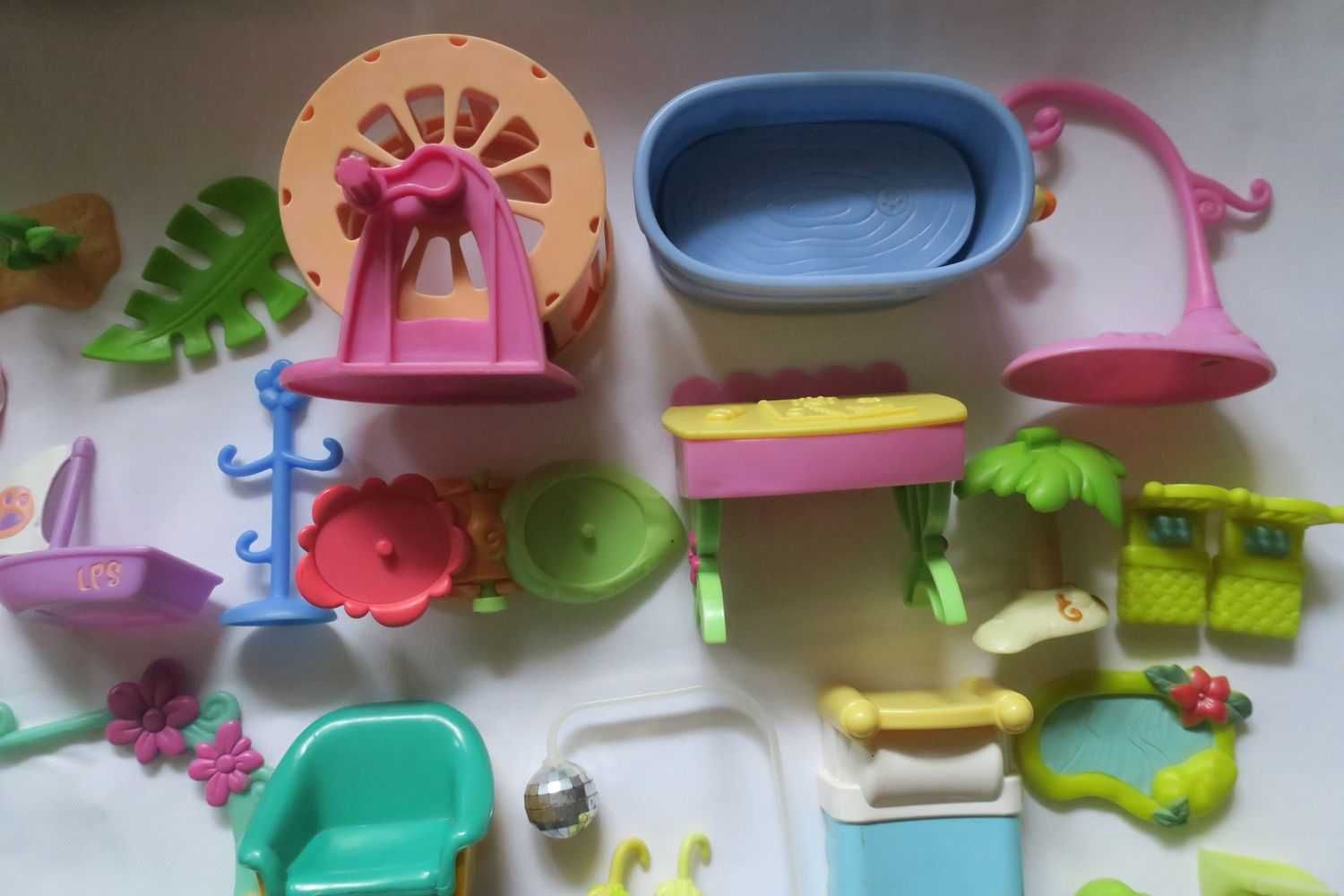 Akcesoria dla Littlest Pet Shop LPS legowisko mebelki łódka itp