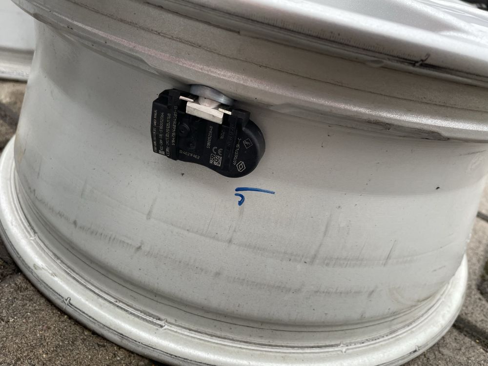 Felgi kola renault megane scenic 16 cali 5x114,3 et47 6,5j z czujnikam