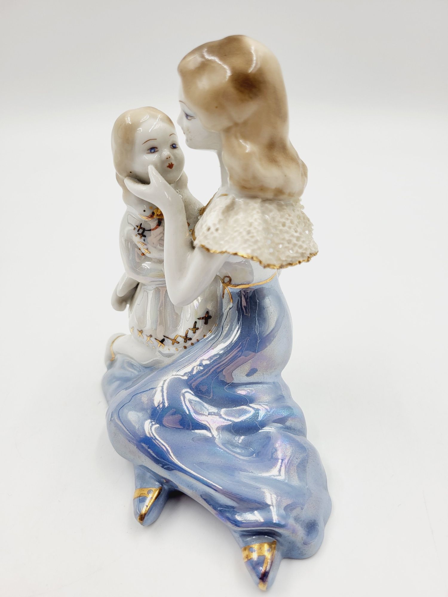 Śliczna porcelanowa figurka matki z dzieckiem