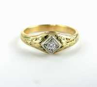 Złoty pierścionek z wysokiej jakości diamentem