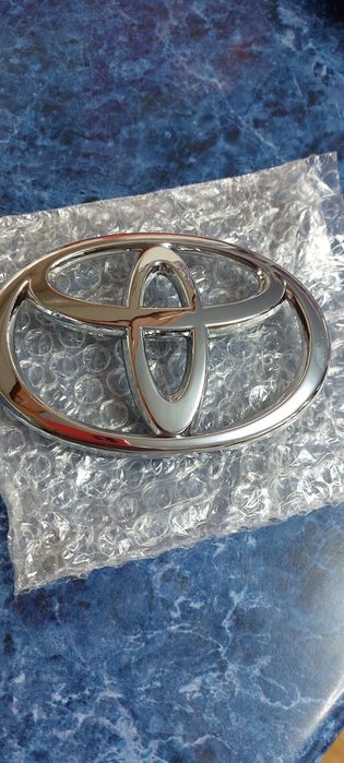 Значок Toyota в руль.Camry 40.50.55.70 Rav4Есть на решётку дистроник