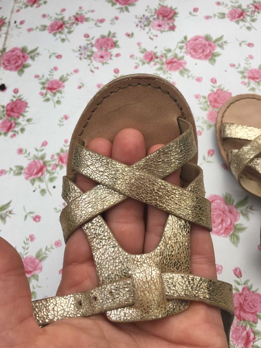 Sandálias douradas Zara nº 26