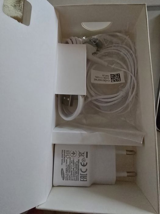 Телефон Samsung Galaxy J5