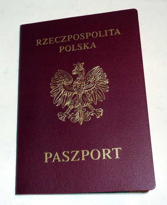 Stary zdeaktualizowany Paszport Polski z 2002r.