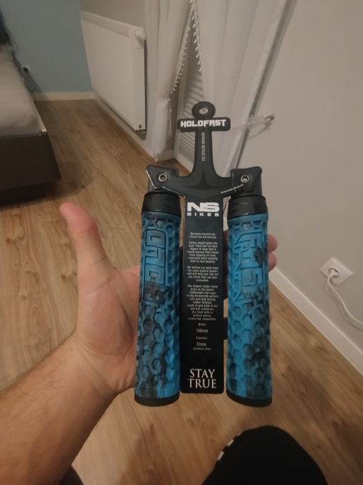 gripy ns hold fasty skrecane