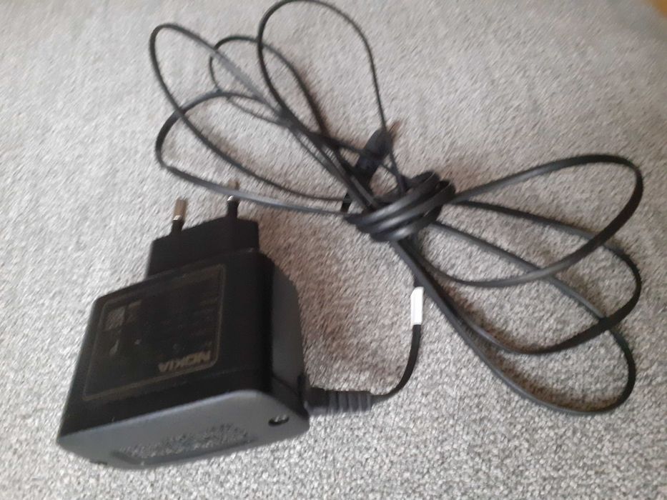 Ładowarka NOKIA cienki bolec