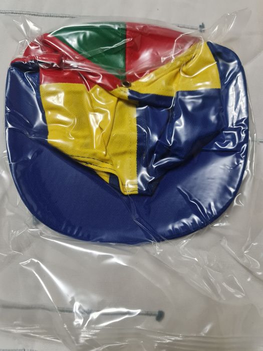 Boné de basebol colorido