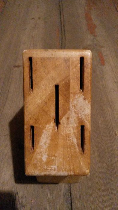 Drewniany blok do noży kuchennych