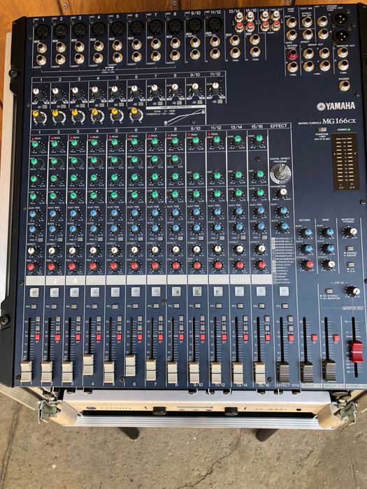 Mixer estradowy 16 kanałowy YAMAHA MG166 cx
