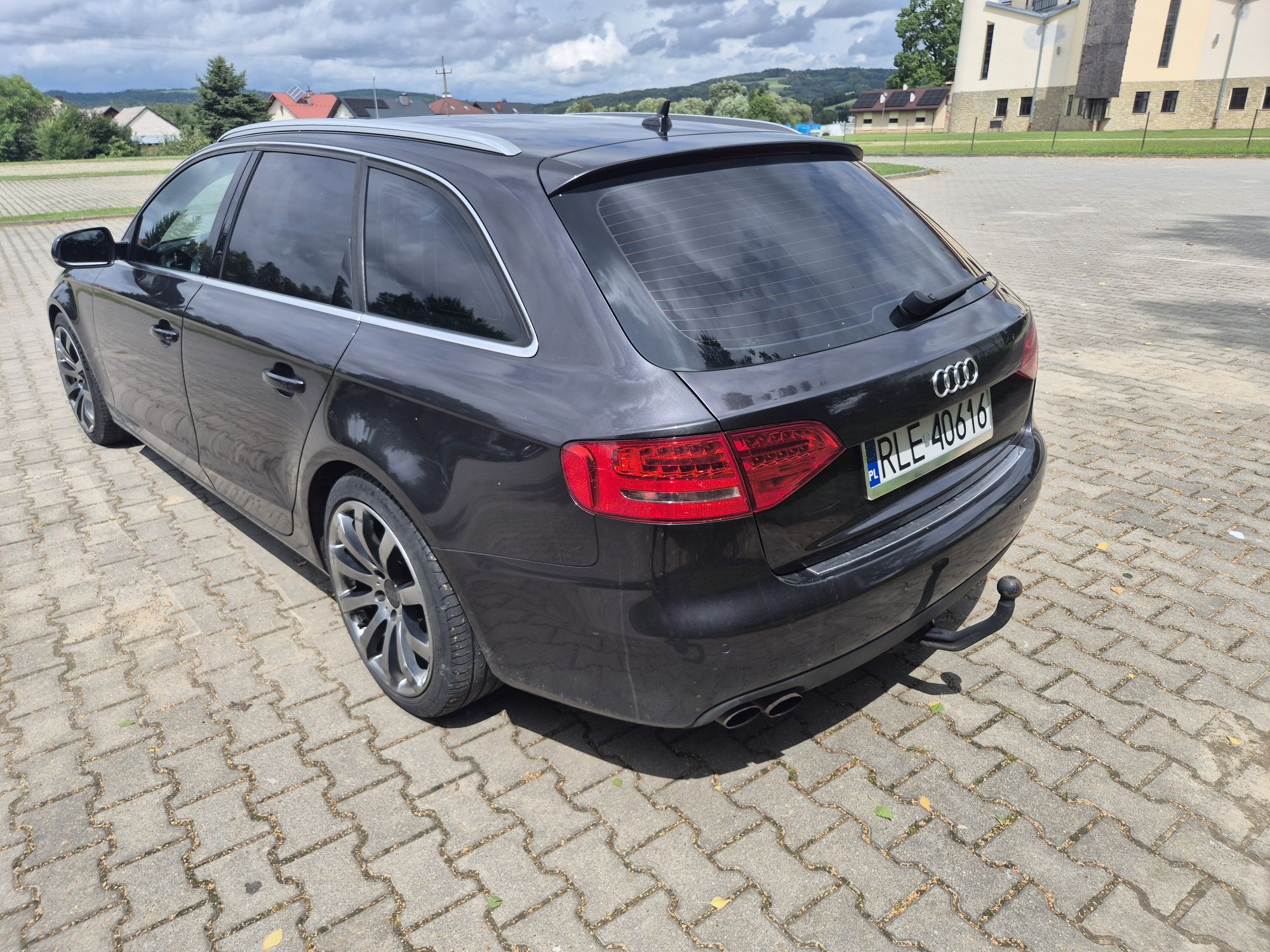 Samochód osobowy Audi A4B8 LPG