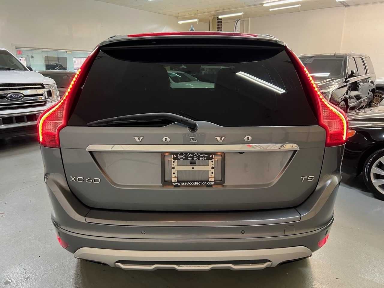 Продаю автомобіль Volvo XC60 Dynamic 2017