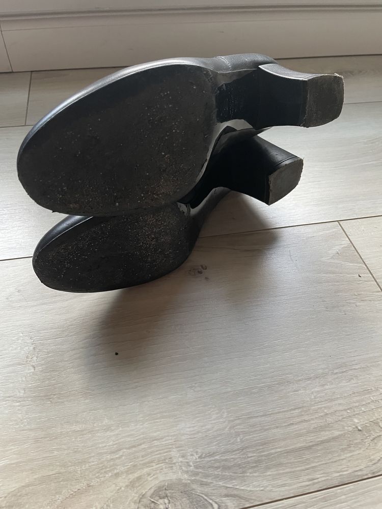premium brand, orginalne botki Moschino, r. 39, stan bdb, skóra