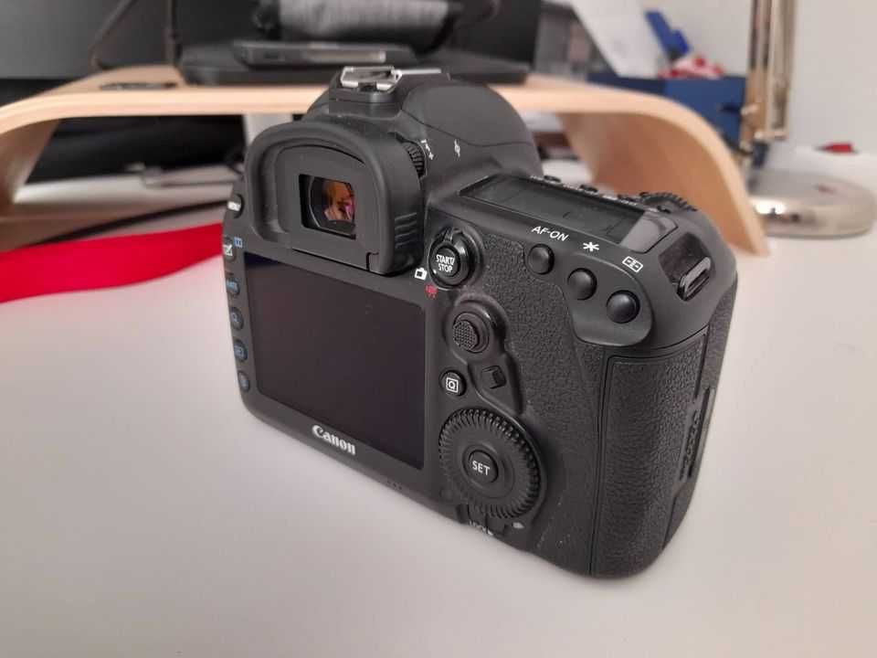 Canon 5D Mark IV