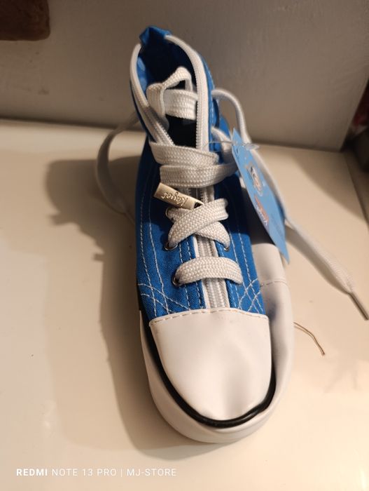 Piórnik szkolny w kształcie trampka