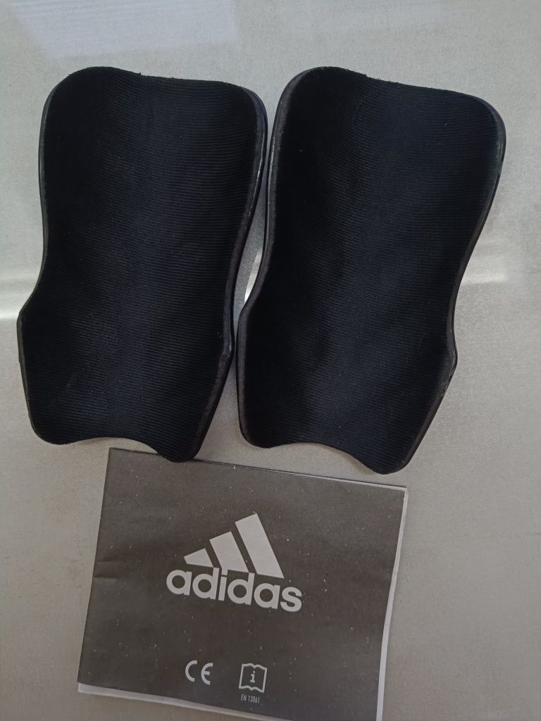 Продам щитки Adidas Everlesto новые