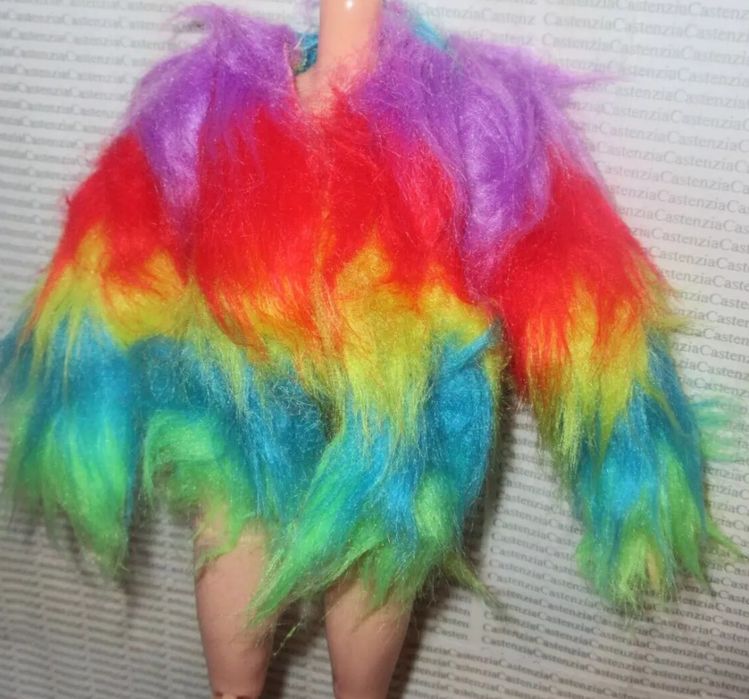 Barbie Extra futerko tęczowe.