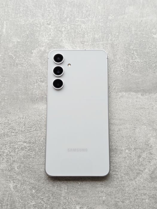 Samsung Galaxy S24 FE 256GB White. 2 фізичні сім та eSIM. АКБ 100%
