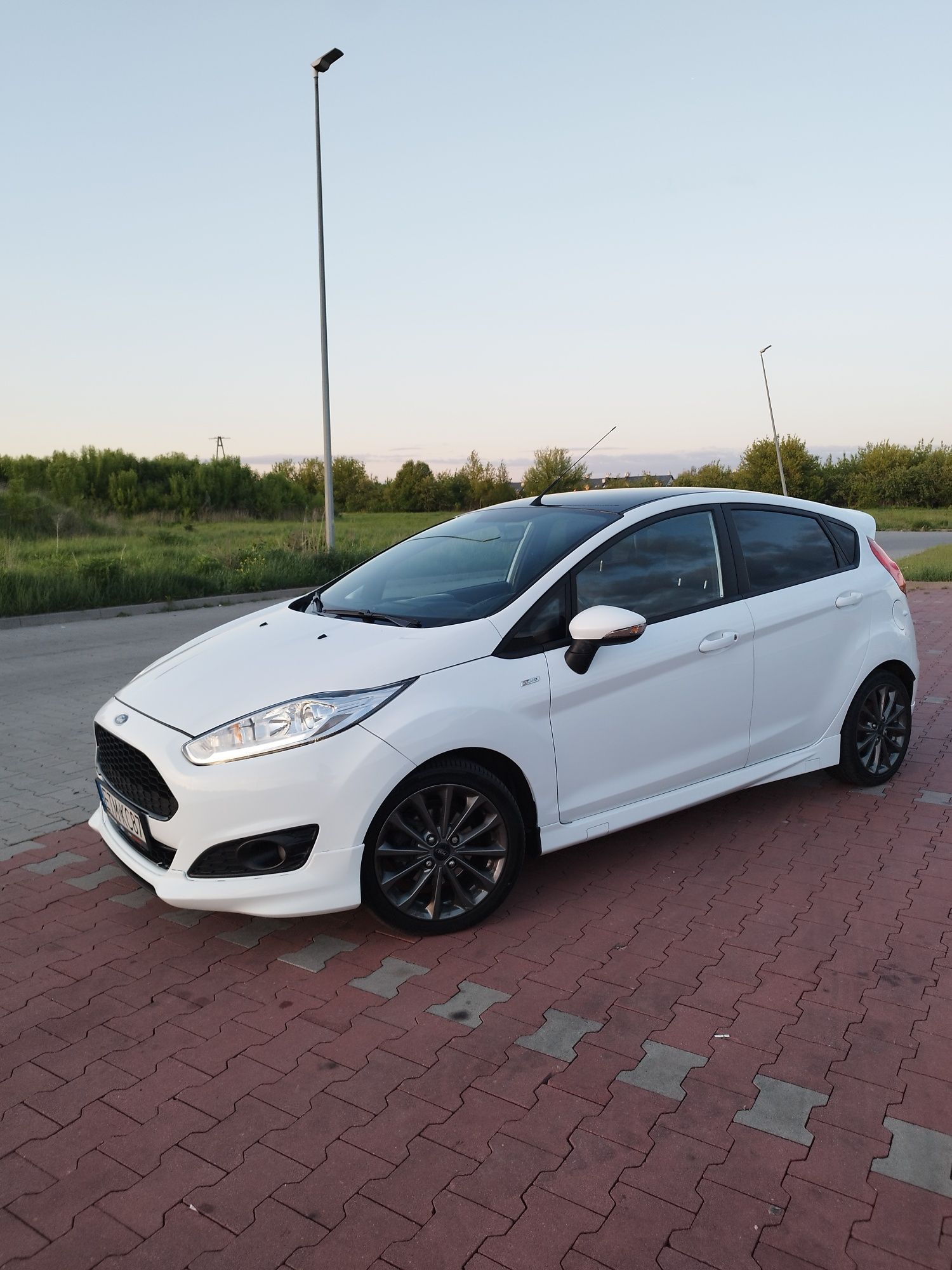 FIESTA 125KM bogata wersja wynajem